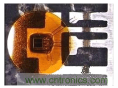 圖2：對(duì)于車用級(jí)R2Coupler產(chǎn)品如ACPL-M43T光電耦合器，Avago使用雙線強(qiáng)化關(guān)鍵功能連接