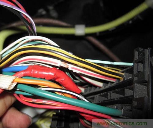 控制線25線--黃底紅條，電容器輸出線為最大的藍(lán)色線，接蓄電池正極的線為白底紅條粗線