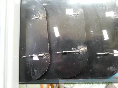 手工打造太陽能充電照明系統(tǒng)：點亮LED給手機(jī)充電