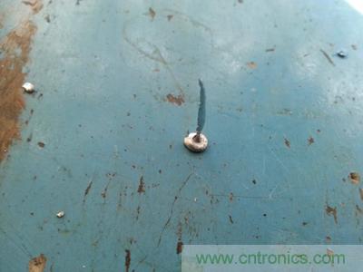 手工打造太陽能充電照明系統(tǒng)：點亮LED給手機(jī)充電