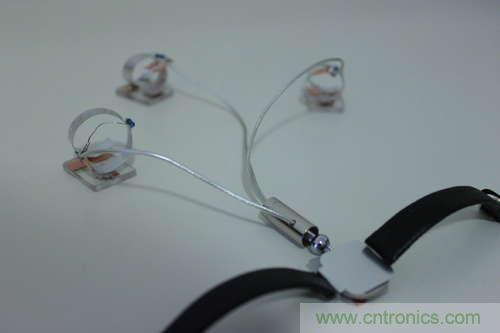 LED多點(diǎn)觸控手套DIY：把各部分焊接起來，測試