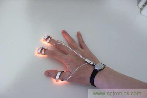 LED多點(diǎn)觸控手套DIY：把各部分焊接起來，測試