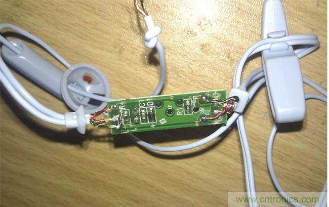 背面：電阻，電容，電感。接線圖也有標(biāo)注。很復(fù)雜的線控。