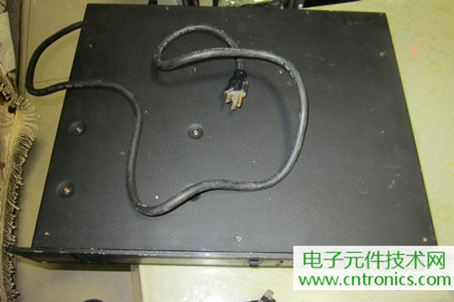 用料很給力！專(zhuān)業(yè)后級(jí)功放美國(guó)高峰FA1201拆解