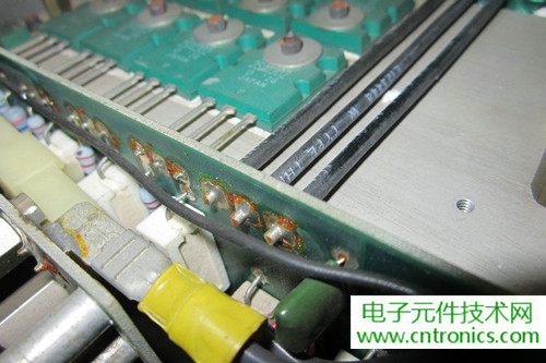 用料很給力！專(zhuān)業(yè)后級(jí)功放美國(guó)高峰FA1201拆解