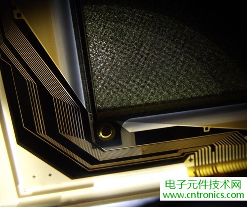 探秘電子紙！一款電紙書的電子墨水屏拆解