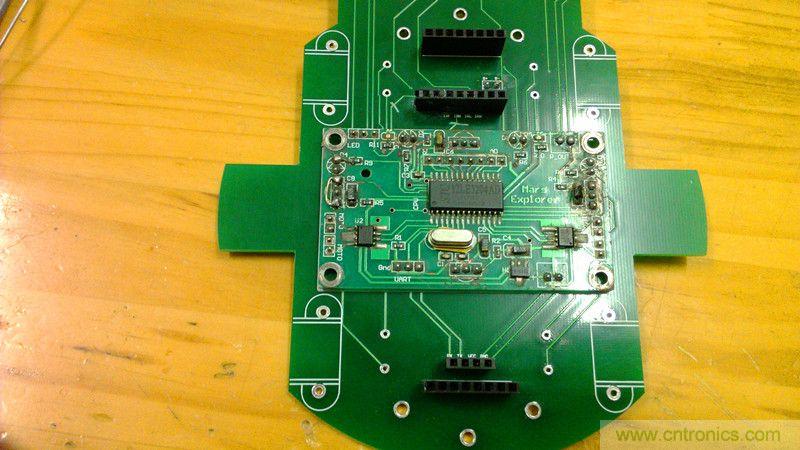 牛人力作！PCB版藍(lán)牙智能小車(chē)DIY