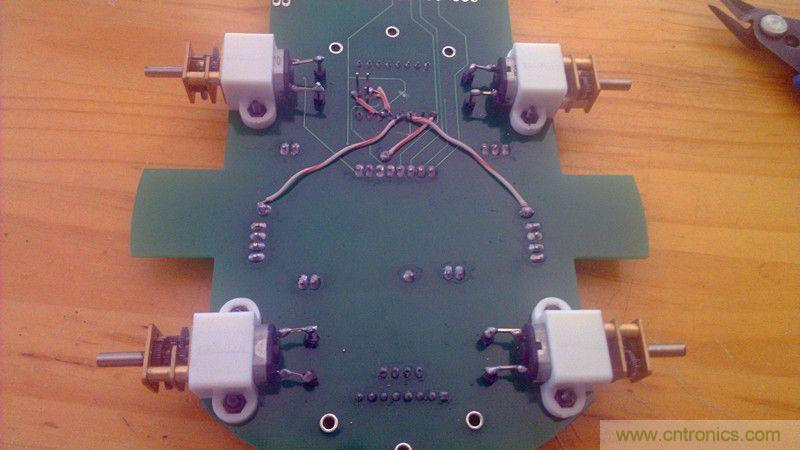 牛人力作！PCB版藍(lán)牙智能小車(chē)DIY