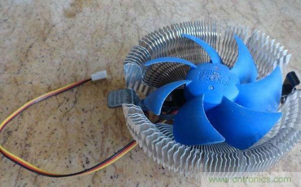 變廢為寶！風(fēng)扇散熱器變身山寨LED燈