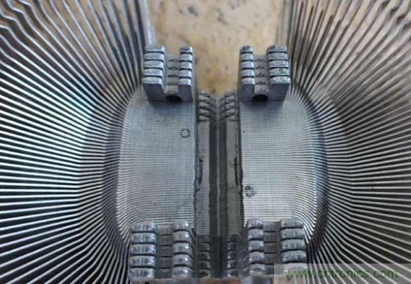 變廢為寶！風(fēng)扇散熱器變身山寨LED燈