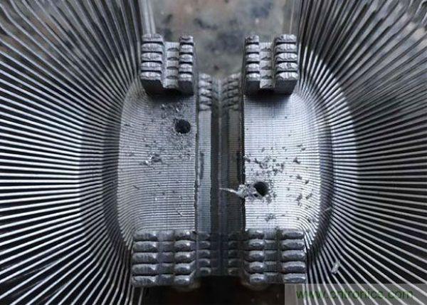 變廢為寶！風(fēng)扇散熱器變身山寨LED燈