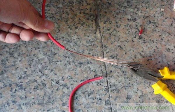 變廢為寶！風(fēng)扇散熱器變身山寨LED燈