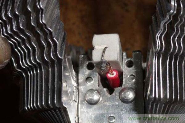 變廢為寶！風(fēng)扇散熱器變身山寨LED燈