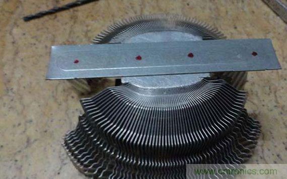 變廢為寶！風(fēng)扇散熱器變身山寨LED燈