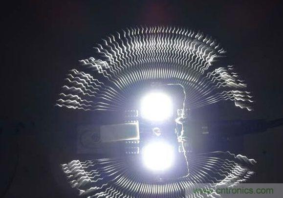 變廢為寶！風(fēng)扇散熱器變身山寨LED燈