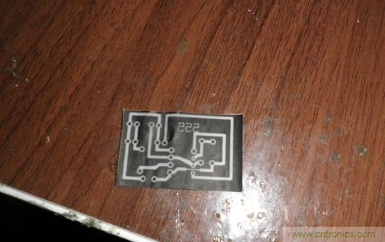 DIY菜鳥福音！感光干膜PCB負片輸出的一種方法！