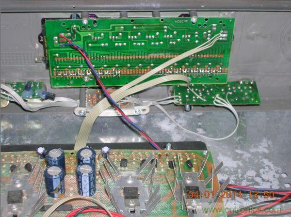 巧奪天工！大神利用山寨功放為高性價(jià)比逆變器"穿新衣"