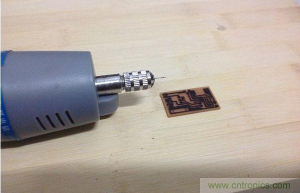 最細(xì)鉆頭，透光檢查