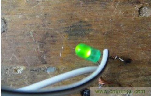 創(chuàng)意DIY！迷你風(fēng)力發(fā)電機(jī)！