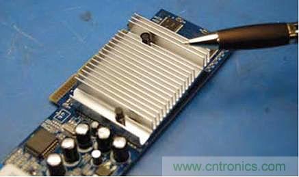 像這樣的散熱器非常有助于散發(fā)一些器件產(chǎn)生的過多熱量。