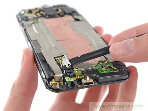 牛人強(qiáng)拆！新HTC One(M8)真機(jī)精密做工難修理
