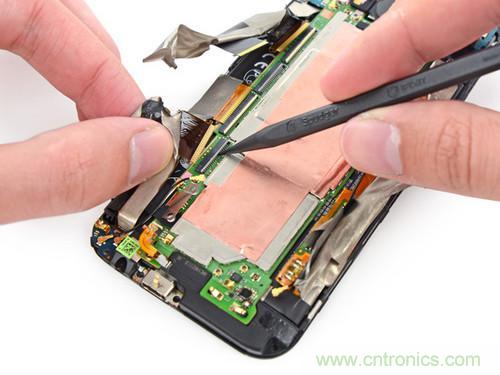 牛人強(qiáng)拆！新HTC One(M8)真機(jī)精密做工難修理