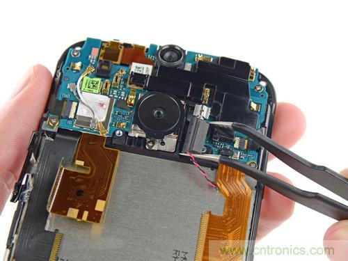 牛人強(qiáng)拆！新HTC One(M8)真機(jī)精密做工難修理