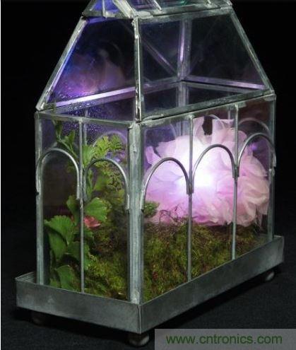 當(dāng)傳感器讀到的數(shù)值低于閾值，則LED會(huì)閃爍紅光