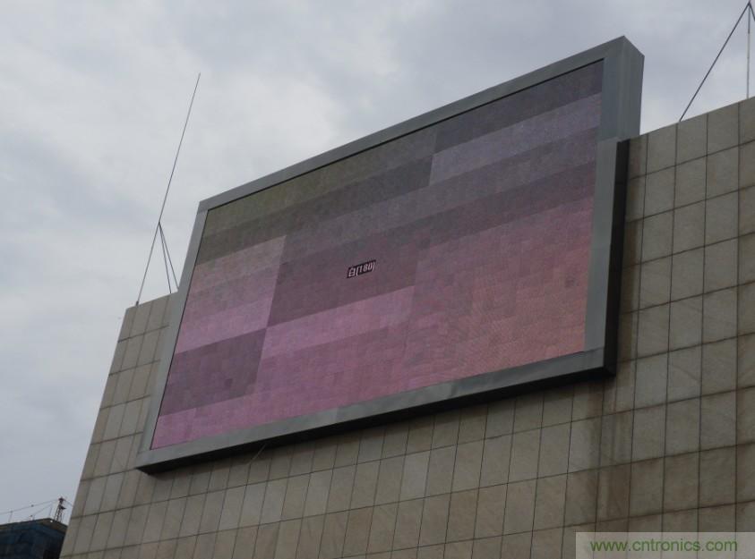 LED顯示屏突然黑屏，什么原因？如何應(yīng)對(duì)？