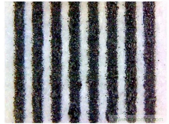 施樂(lè)(Xerox) Workcentre 5775(5mil的線寬和間距&mdash;&mdash;顯微鏡圖像)。這是一張好得多的打印圖