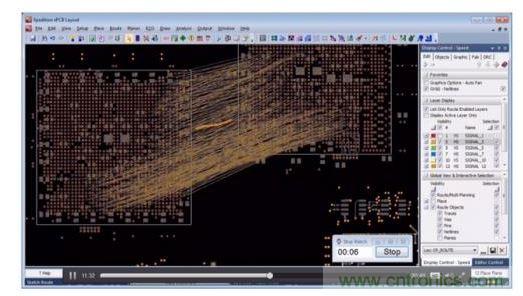 針對顯示連接的網(wǎng)絡線，設計師繪制出一個非常簡略的草圖，隨后布線器便開始工作。角落里的秒表記錄了完成布線的實際時間。