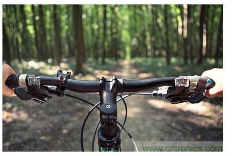 自行車車把中，觸覺反饋的使用示例