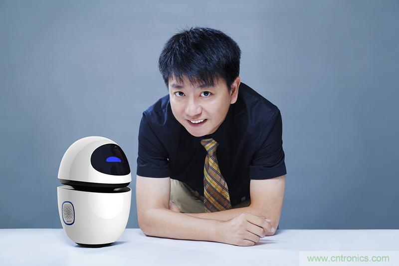 圖1，邱楠透露，狗尾草機(jī)器人小白將在2015年10月批量上市