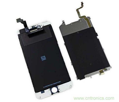 iPhone 6 Plus搭載的高清LED屏幕尺寸為5.5英寸，像素密度為401ppi，并采用了IPS（平面轉(zhuǎn)換）技術(shù)。（來(lái)源：iFixit）