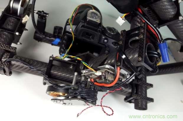 攝影發(fā)燒友：想要相機(jī)穩(wěn)如雞頭，學(xué)我DIY自平衡相機(jī)穩(wěn)定器