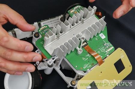 拆解筆記本不過癮，那就來拆拆日本情感機器人吧！