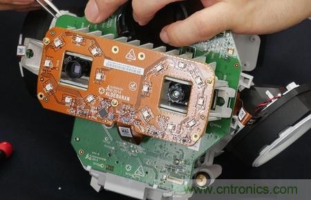 拆解筆記本不過癮，那就來拆拆日本情感機器人吧！