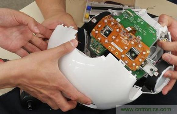 拆解筆記本不過癮，那就來拆拆日本情感機器人吧！