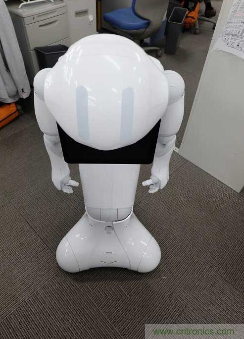 拆解筆記本不過癮，那就來拆拆日本情感機器人吧！