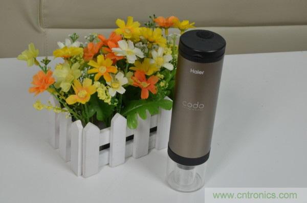 只有奶瓶大小的閃電去漬小神器 &mdash;&mdash;海爾咕咚手持式洗衣機