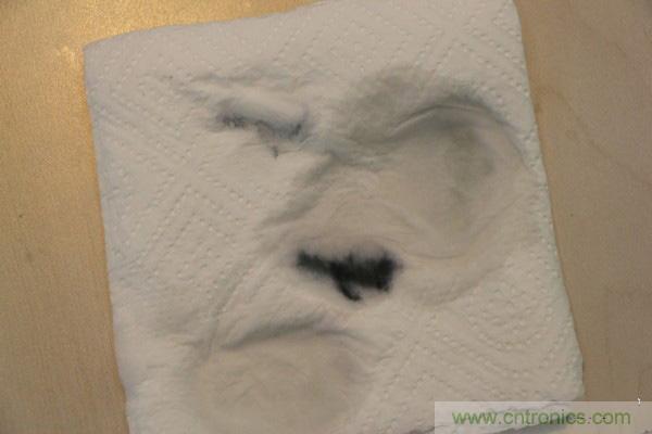 只有奶瓶大小的閃電去漬小神器 &mdash;&mdash;海爾咕咚手持式洗衣機