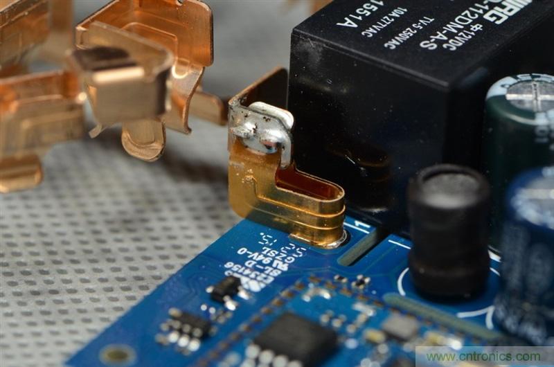 做工怒贊 神秘芯片！小米智能插線板拆解、評測