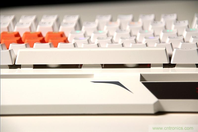 曾經(jīng)的網(wǎng)吧統(tǒng)治者&mdash;雙飛燕血手幽靈機(jī)械鍵盤，真世界最快？