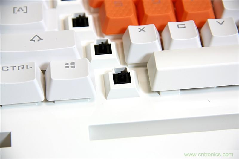 曾經(jīng)的網(wǎng)吧統(tǒng)治者&mdash;雙飛燕血手幽靈機(jī)械鍵盤，真世界最快？