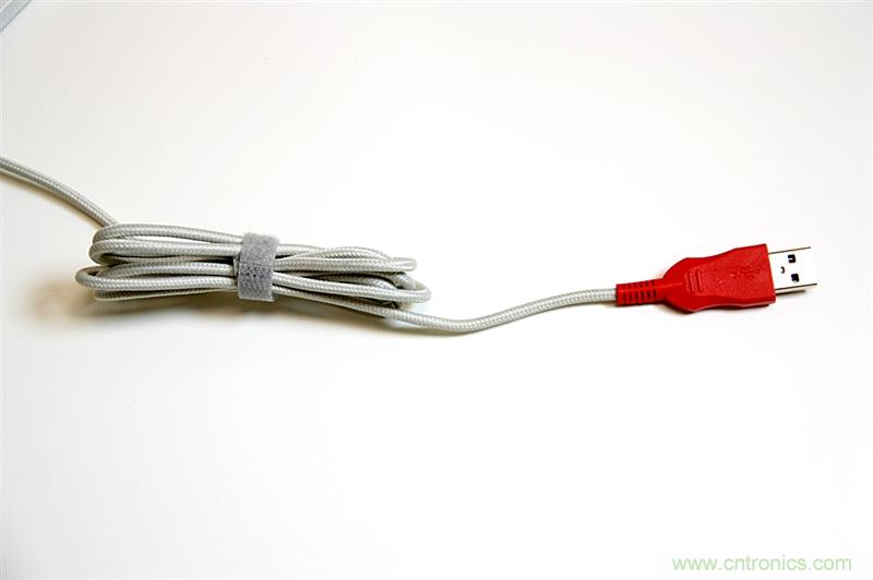 曾經(jīng)的網(wǎng)吧統(tǒng)治者&mdash;雙飛燕血手幽靈機(jī)械鍵盤，真世界最快？