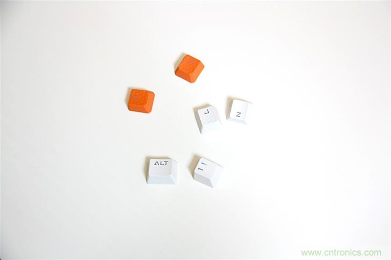 曾經(jīng)的網(wǎng)吧統(tǒng)治者&mdash;雙飛燕血手幽靈機(jī)械鍵盤，真世界最快？