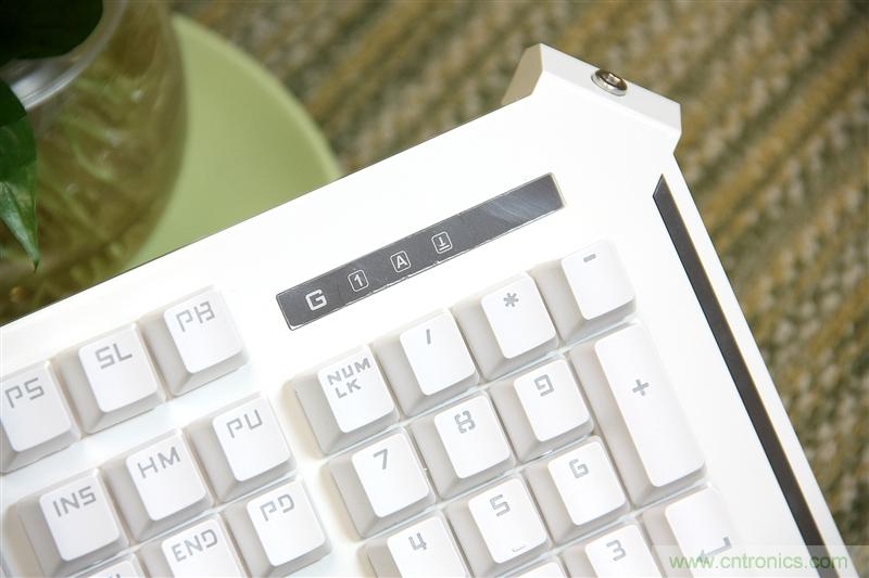 曾經(jīng)的網(wǎng)吧統(tǒng)治者&mdash;雙飛燕血手幽靈機(jī)械鍵盤，真世界最快？