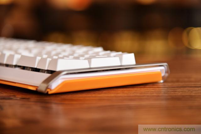 左手寫愛，右手寫他&mdash;&mdash;從此鍵盤鼠標不分家！