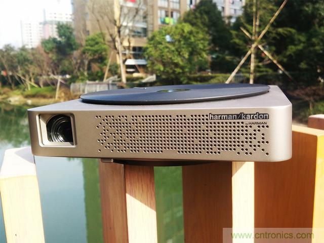 無屏電視時代已然來臨，客廳你做好準備了嗎？