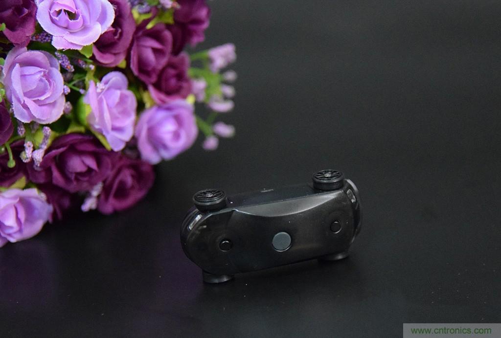 虛擬與現(xiàn)實(shí)相結(jié)合的飛車游戲，讓你體驗(yàn)速度與激情的碰撞！